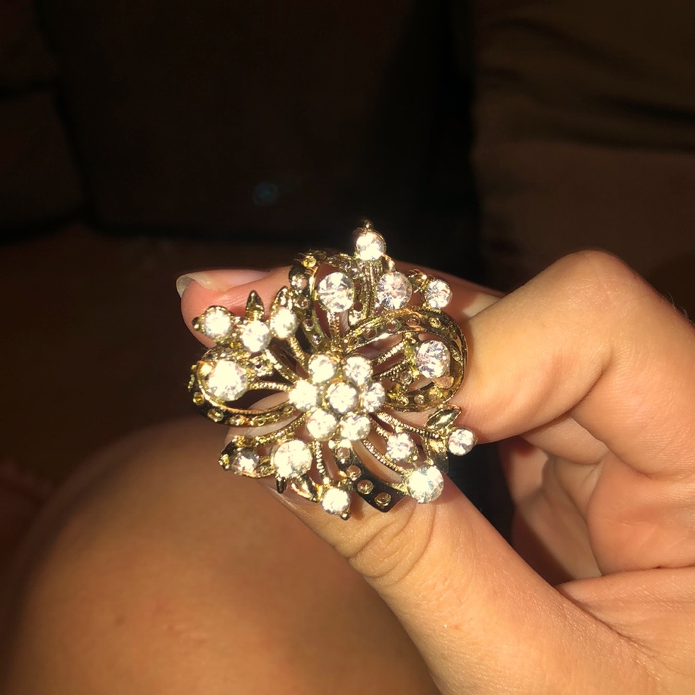 gold COLORED big flower ring w fake diamonds